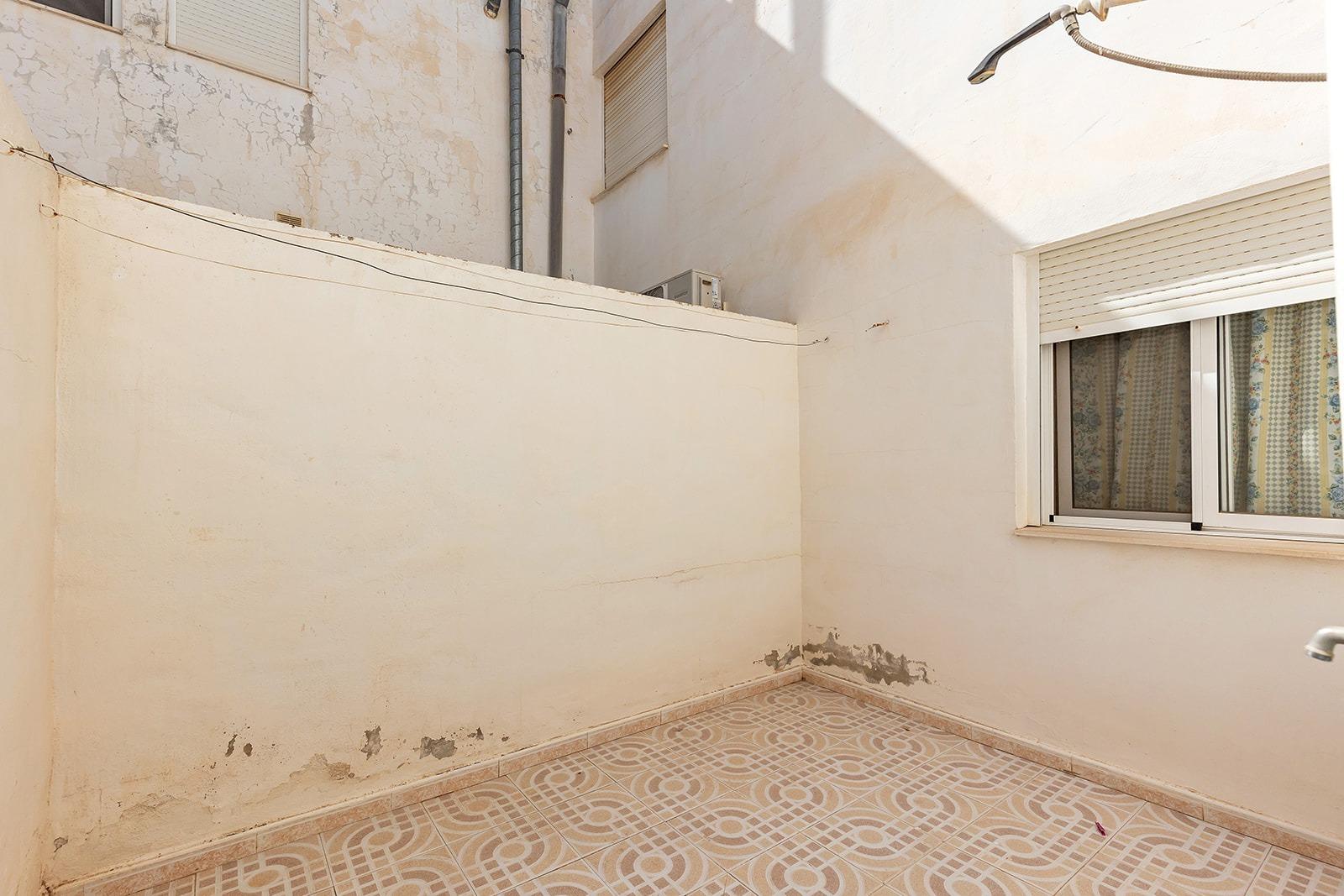 Bathroom fittings in ground-floor bungalow, Los Balcones
