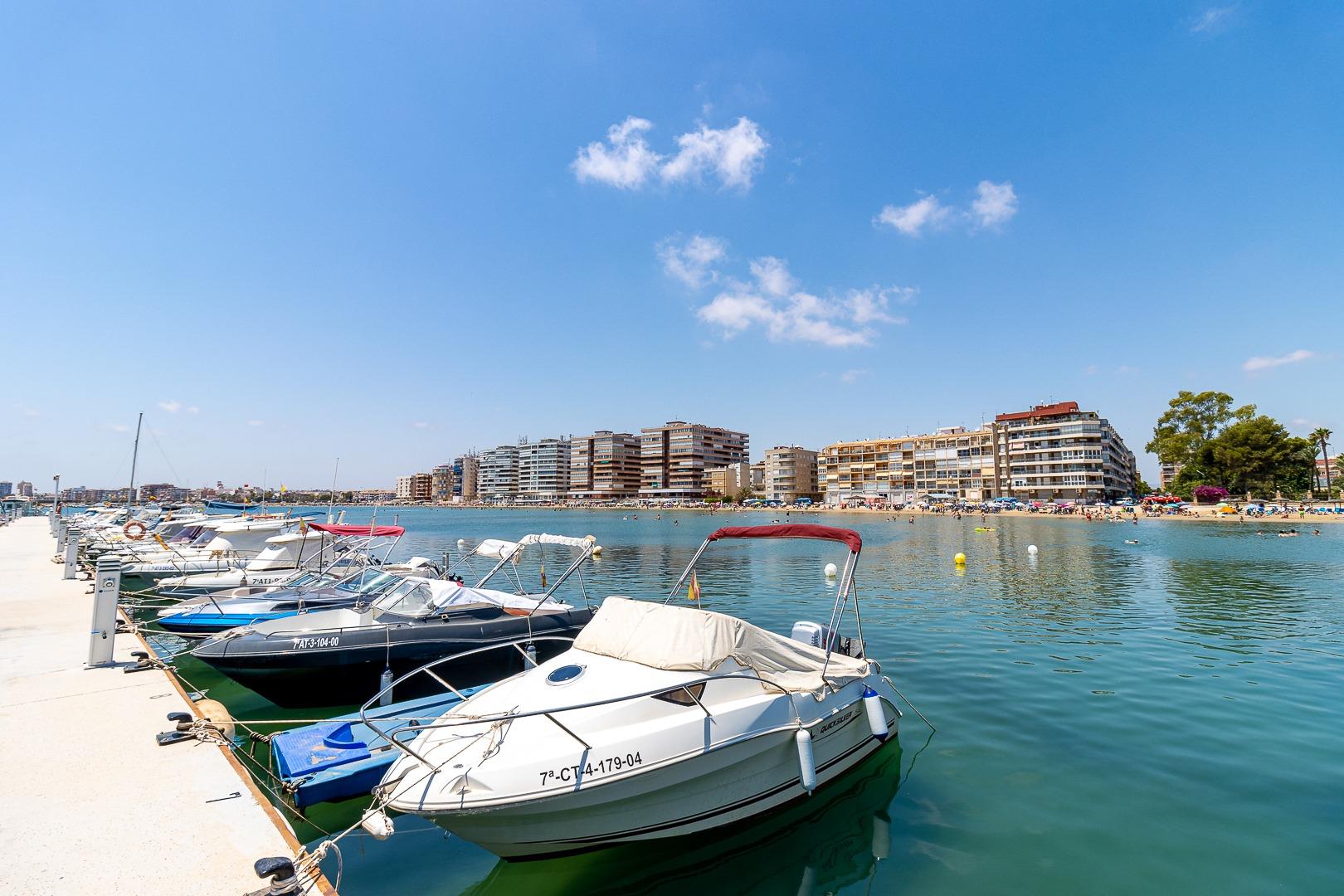 Parking area of the bungalow in Playa de los Naufragos, Torrevieja (view 27)