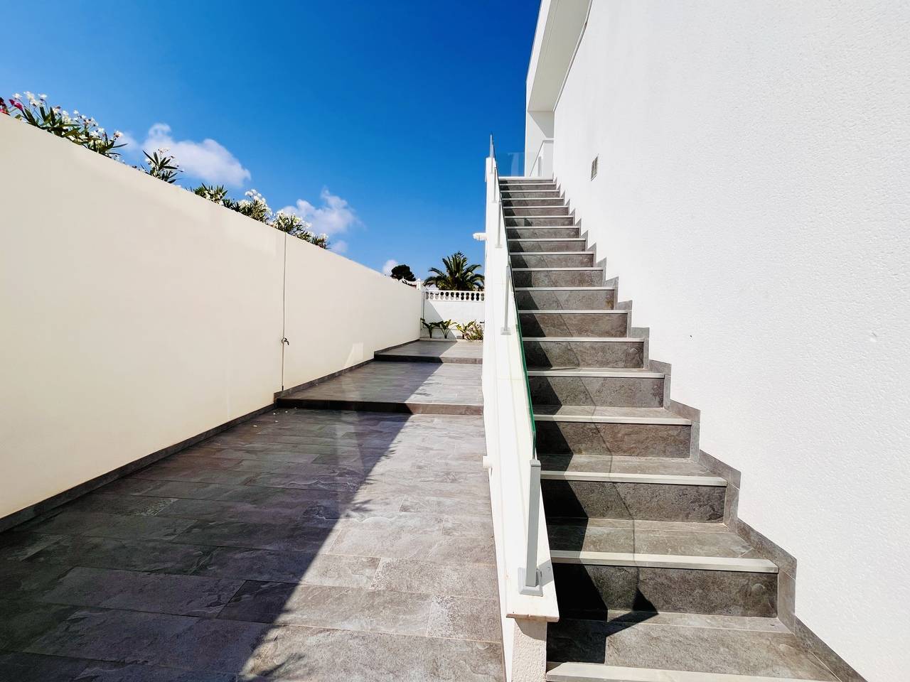 Street view of the villa in La siesta, Torrevieja