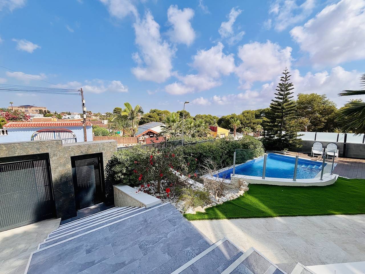 Parking area of the villa in La siesta, Torrevieja (view 27)