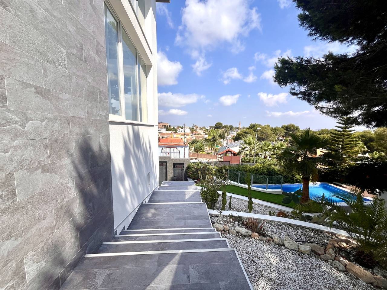 Building detail of the villa in La siesta, Torrevieja (view 41)