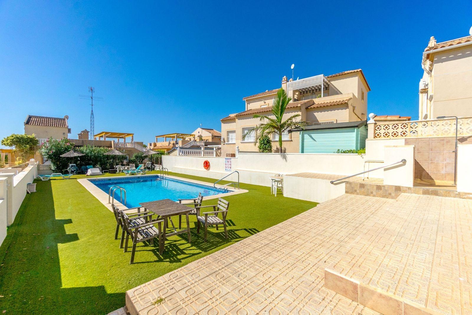 Villa for sale in El galán, San Miguel De Salinas - exterior view of the residential building