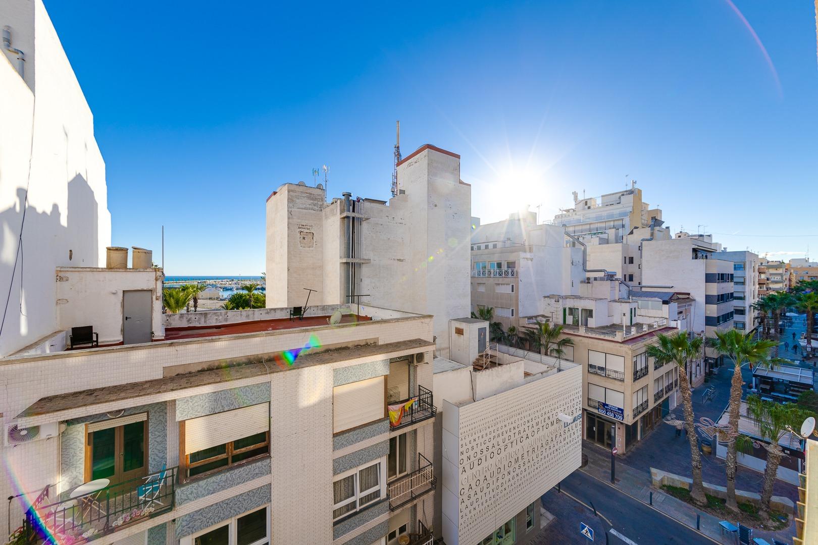 Complex grounds of the apartment in Centro, Torrevieja (view 40)