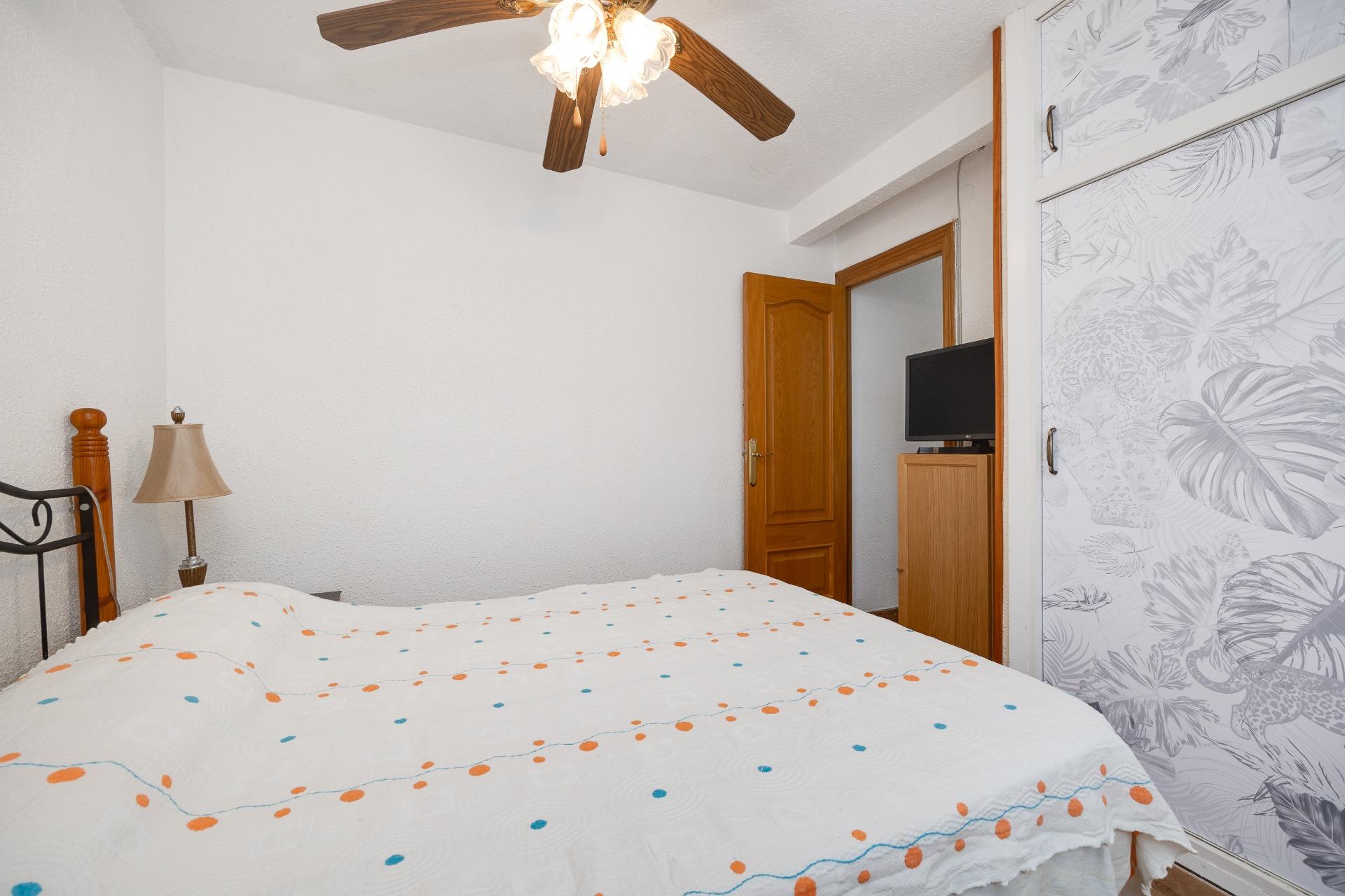 Bedroom in 3-bedroom apartment, Centro