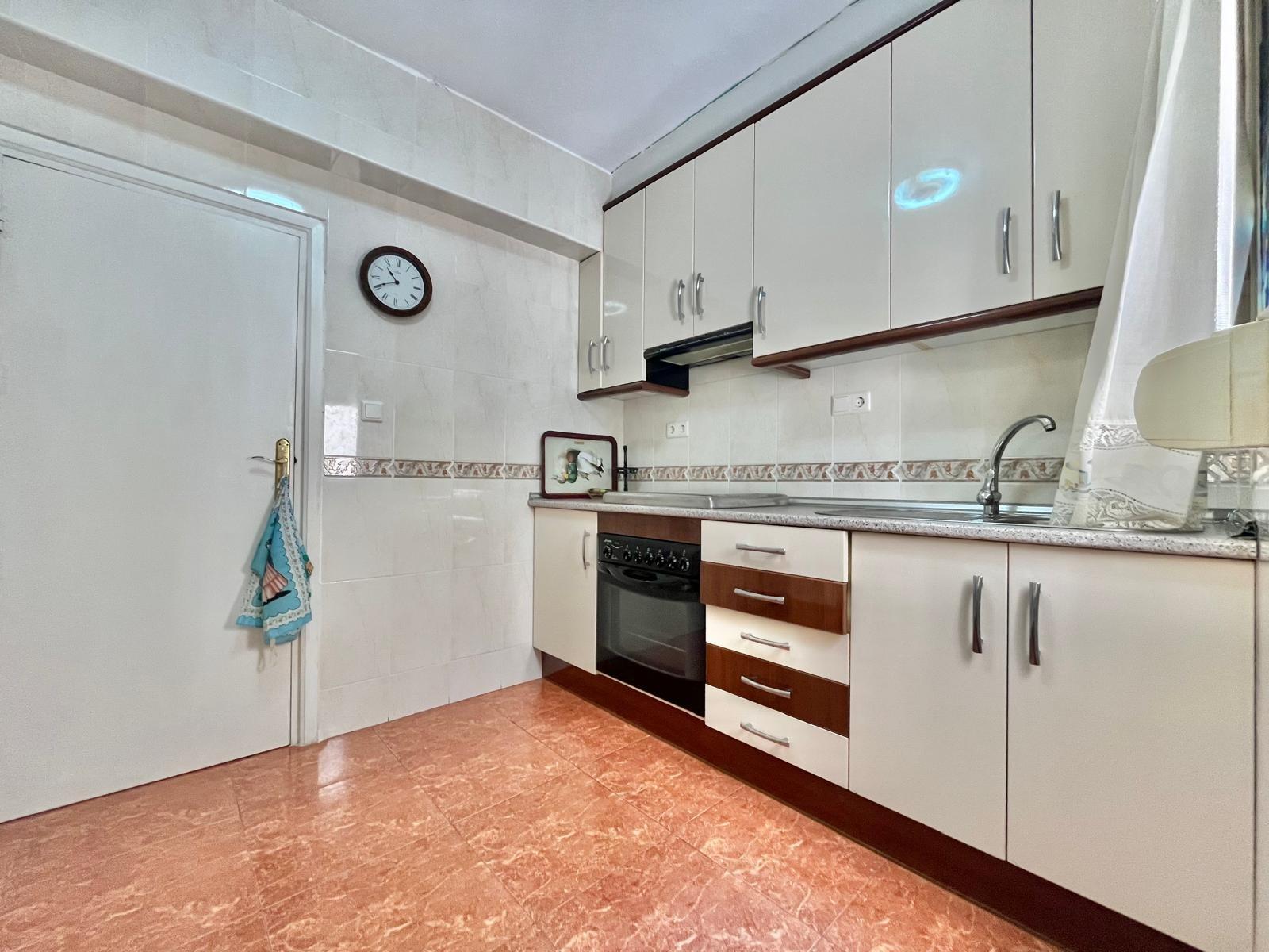 Apartment for sale in Estacion de autobuses, Torrevieja - exterior view of the residential building
