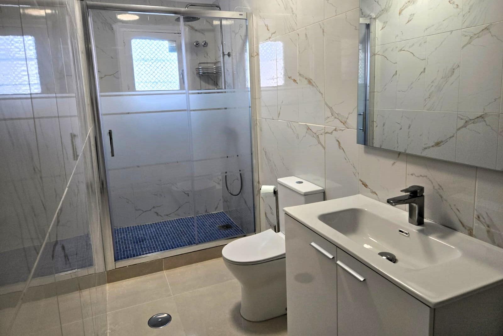 Bathroom in 4-bedroom villa, La Mata, Torrevieja