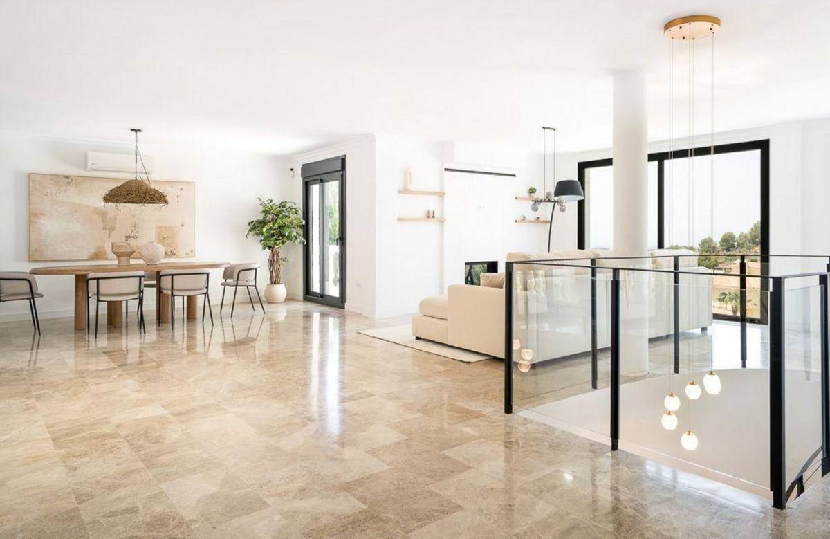 Villa for sale in Riviera del sol, Mijas - exterior view of the residential building