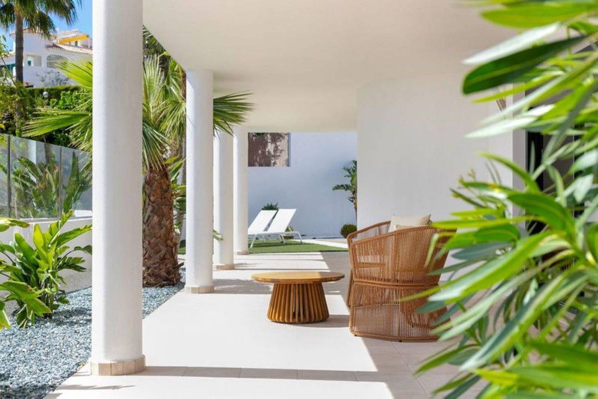 Street view of the villa in Riviera del sol, Mijas