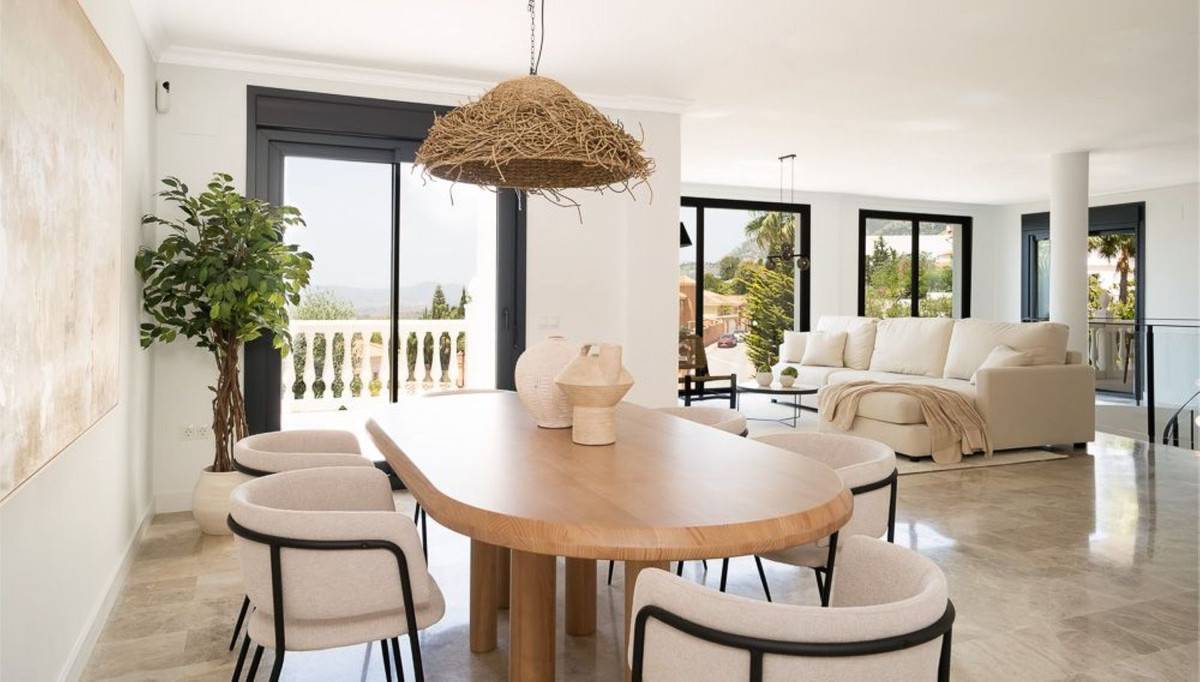 Living area in 4-bedroom villa, Riviera del sol