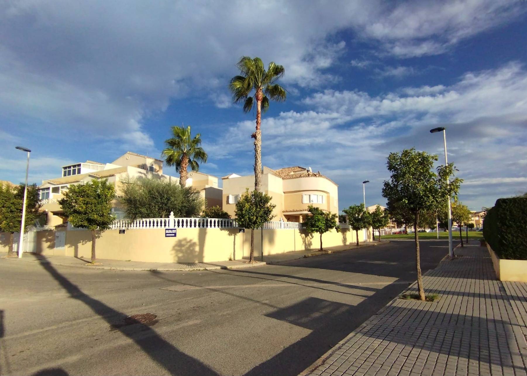 Parking area of the villa in La Siesta, Torrevieja (view 27)
