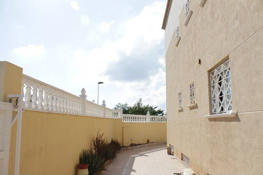 Neighbourhood view of the villa in La Siesta, Torrevieja (view 29)