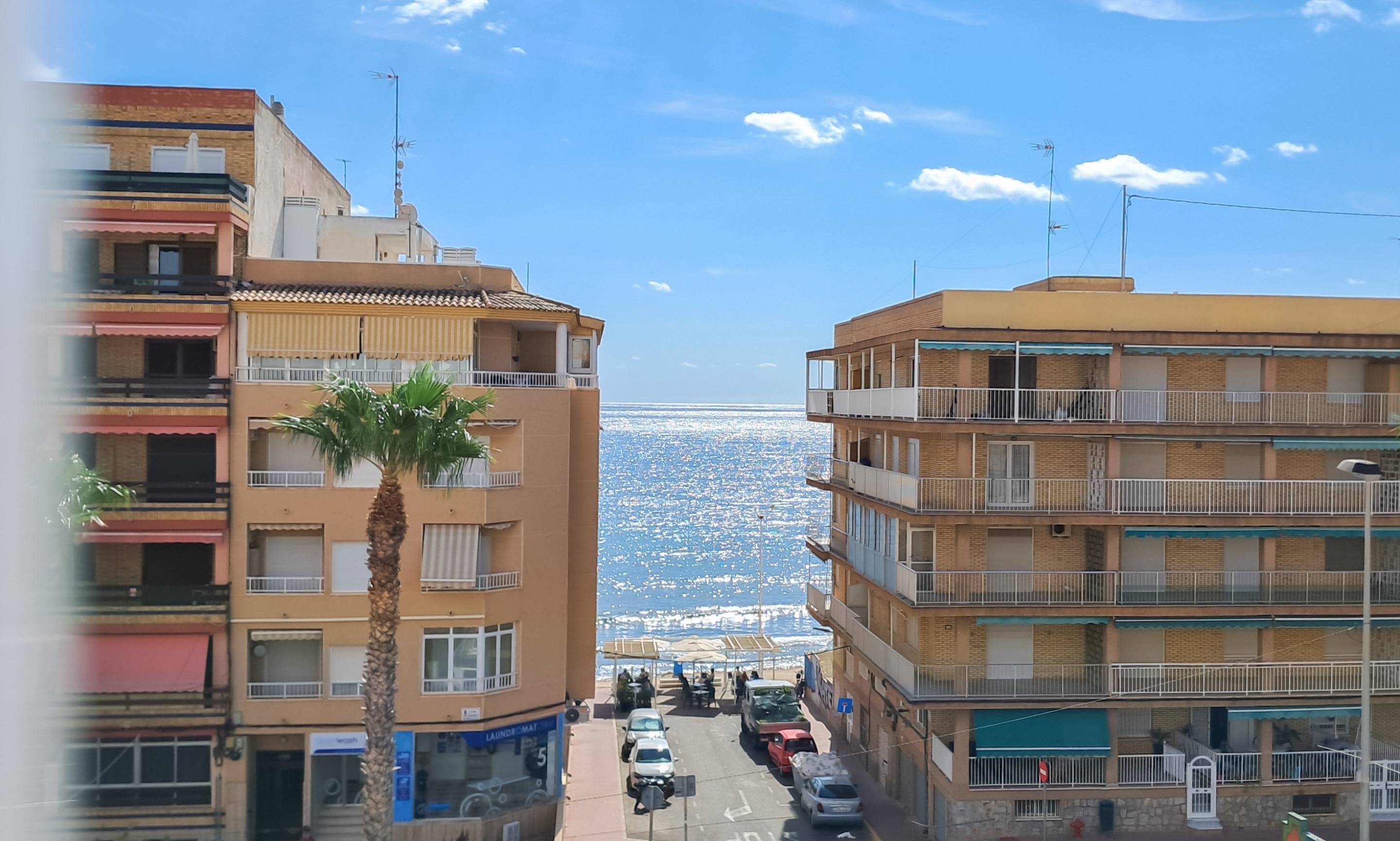 Penthouse for sale in Playa de los Naufragos, Torrevieja - exterior view of the residential building