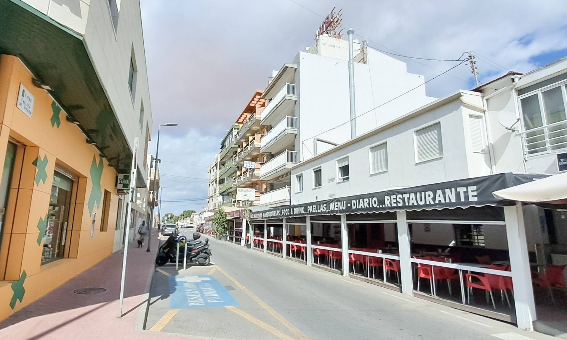 Parking area of the penthouse in Playa de los Naufragos, Torrevieja (view 27)