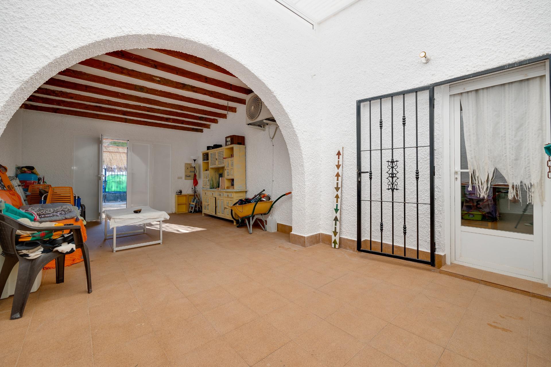 Air conditioning unit in the living area