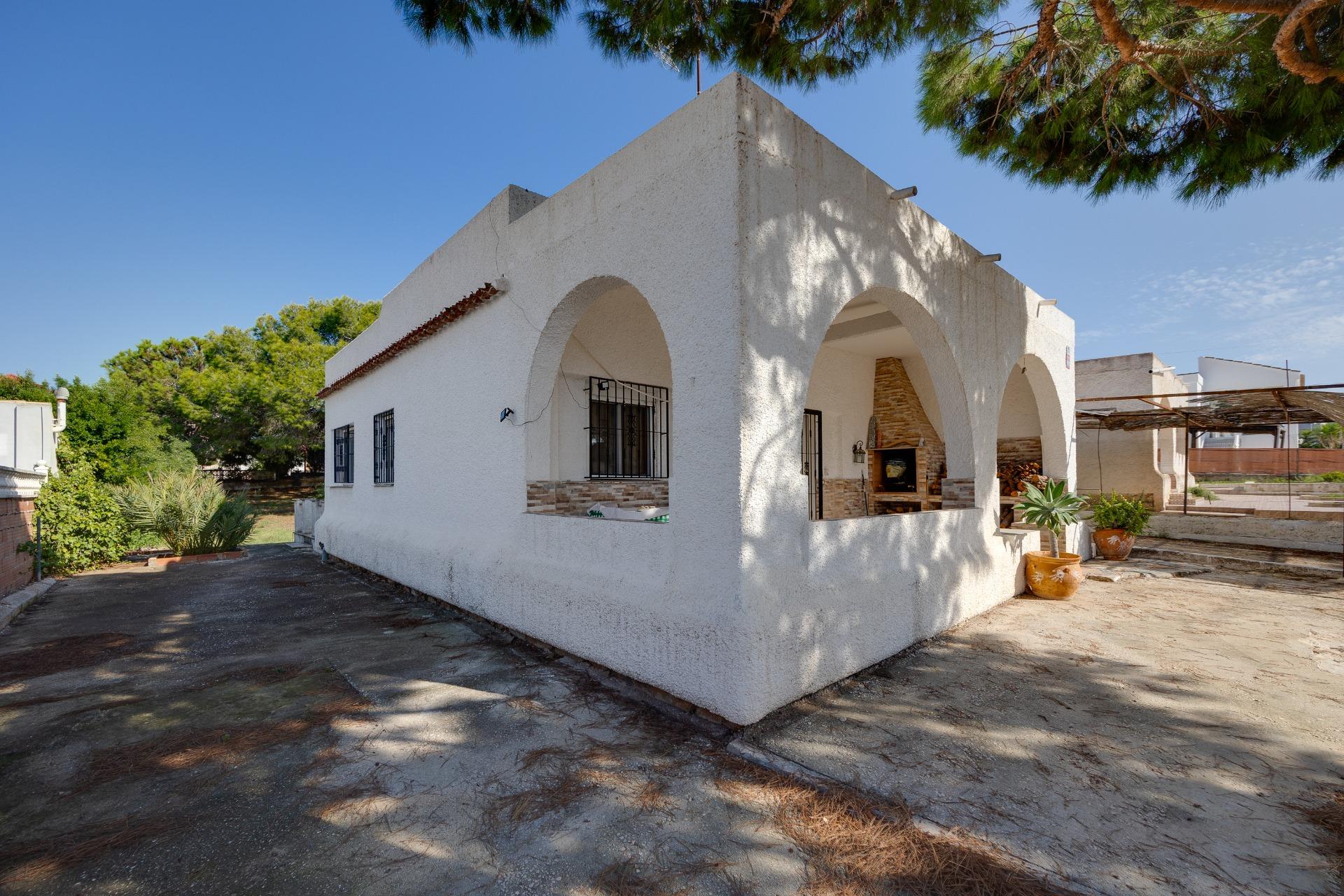 Plot overview from the street