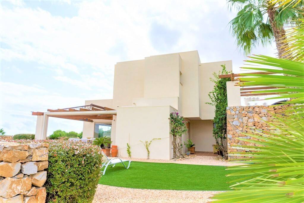 Bedroom in 3-bedroom villa, Las Colinas Golf