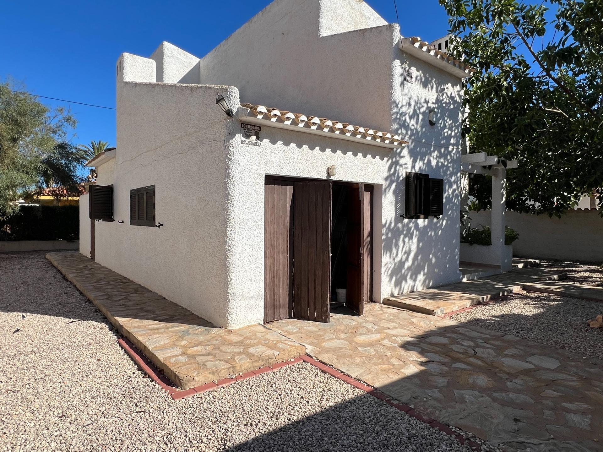 Villa for sale in Cabo Roig, Cabo Roig - exterior view of the residential building