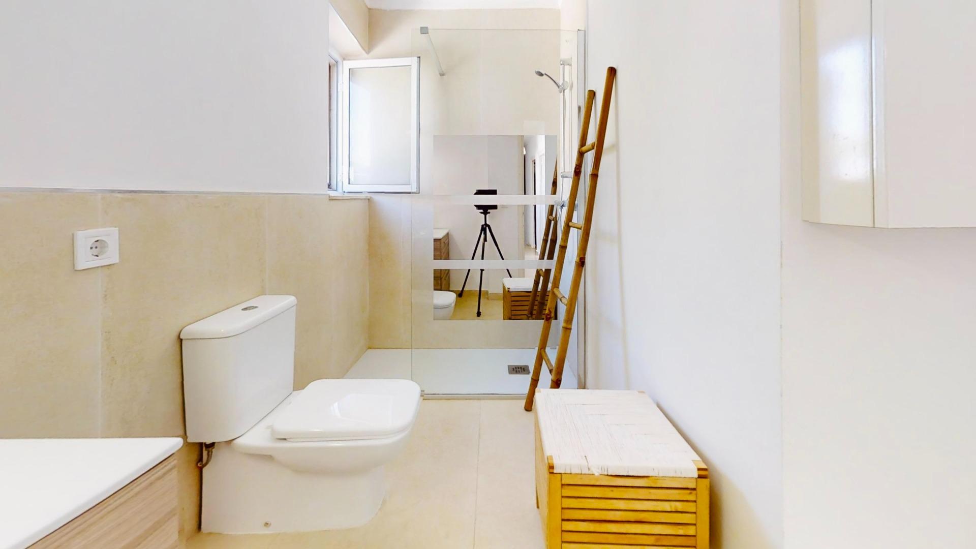 Bathroom in 5-bedroom villa, Cabo Roig