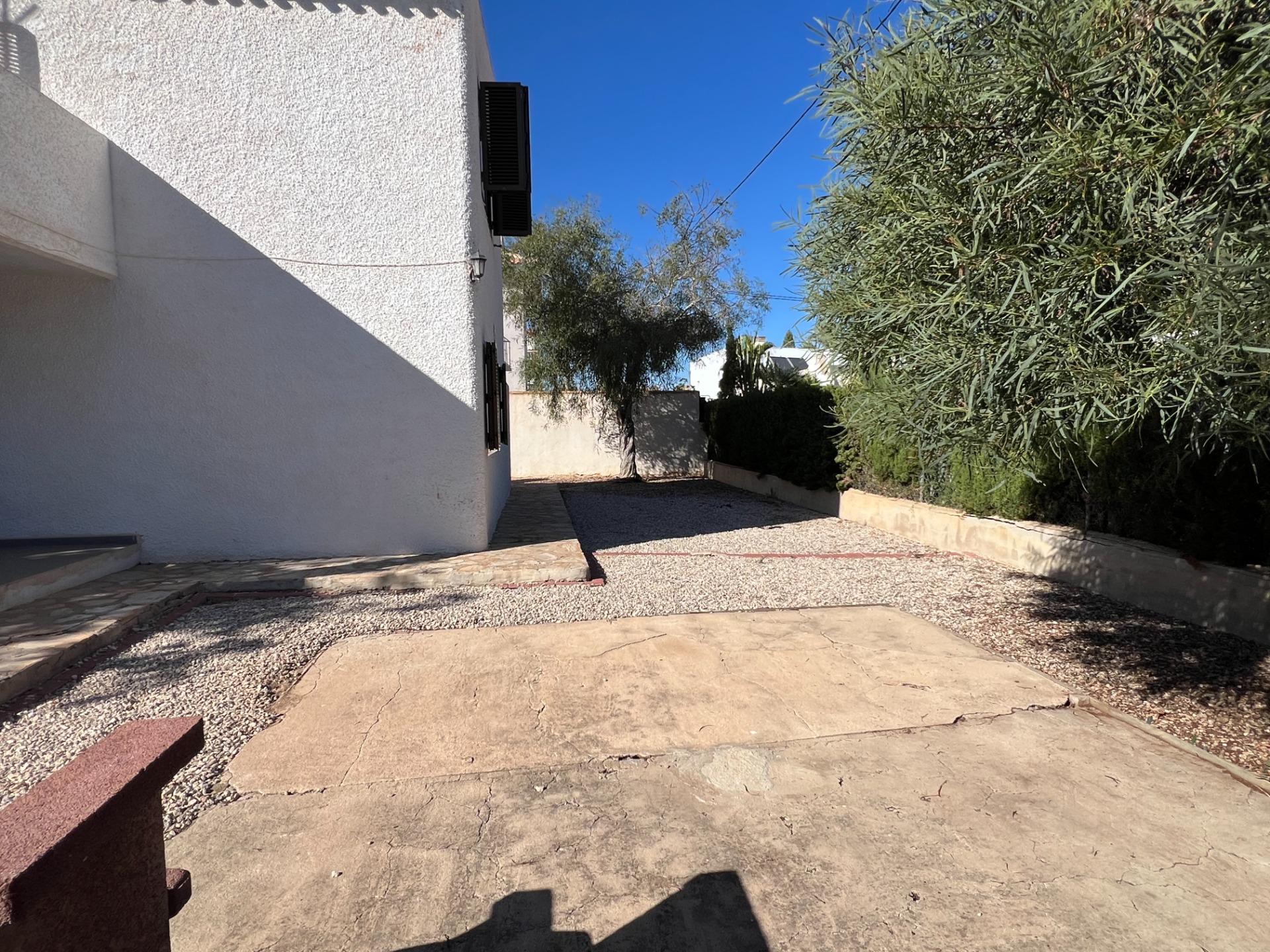 Garden area of the residential complex in Cabo Roig (view 46)