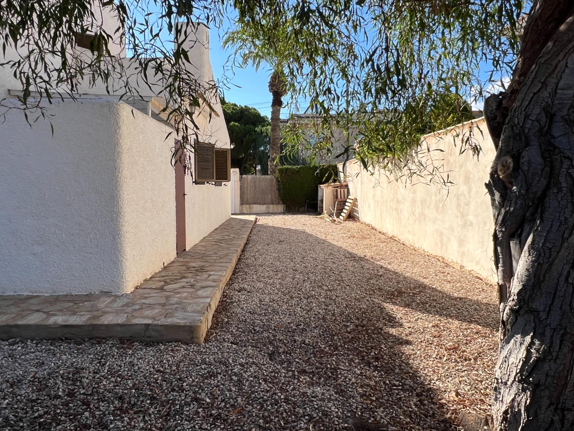 Garden area of the residential complex in Cabo Roig (view 47)