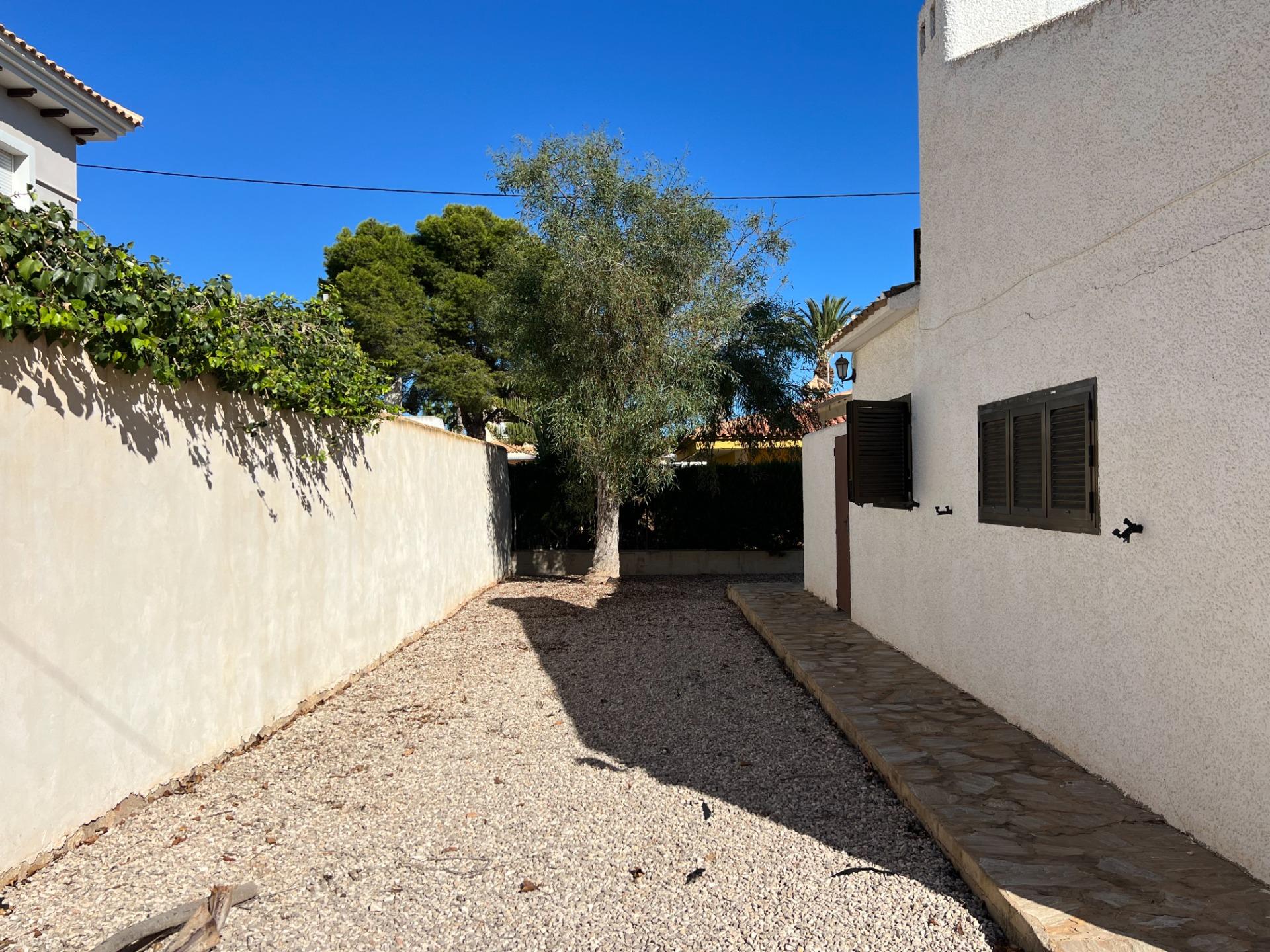 Neighbourhood view of the villa in Cabo Roig, Cabo Roig (view 49)