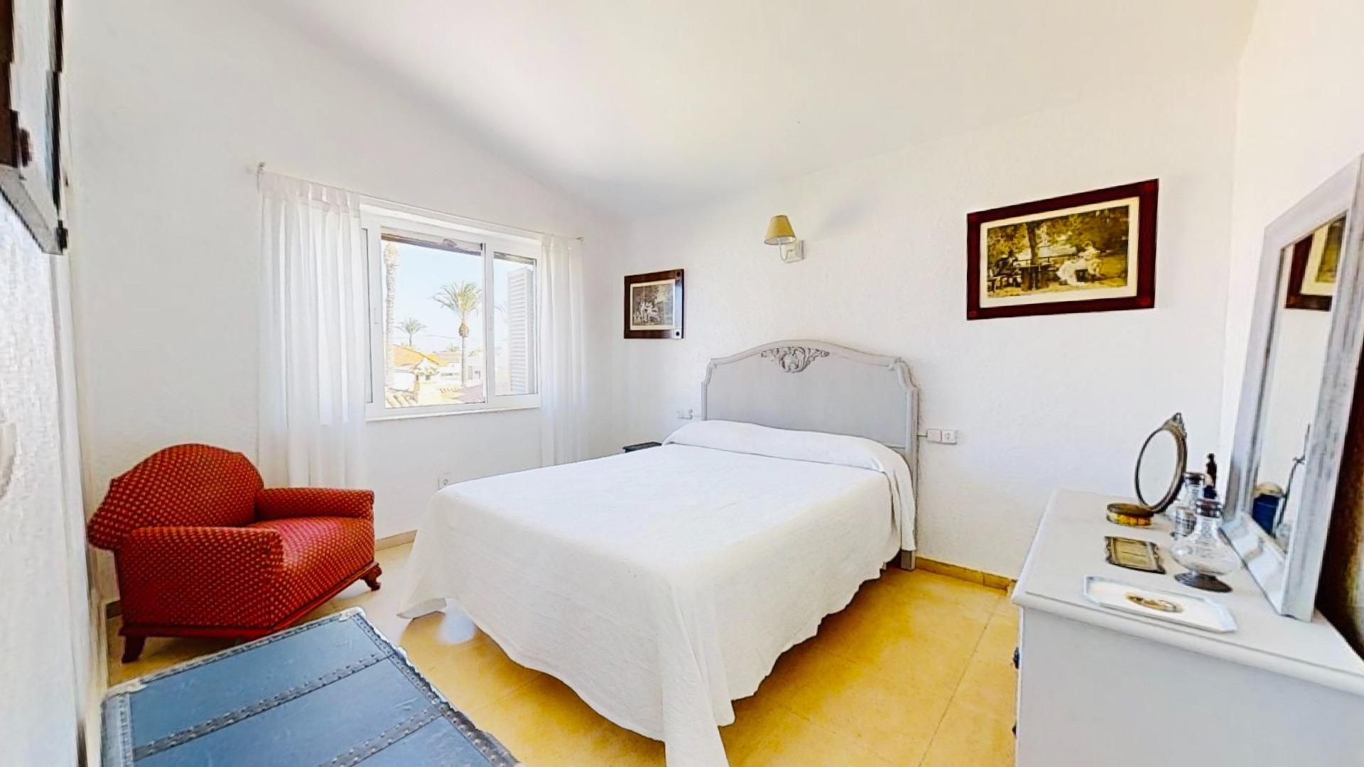 Bedroom in 5-bedroom villa, Cabo Roig (view 8)