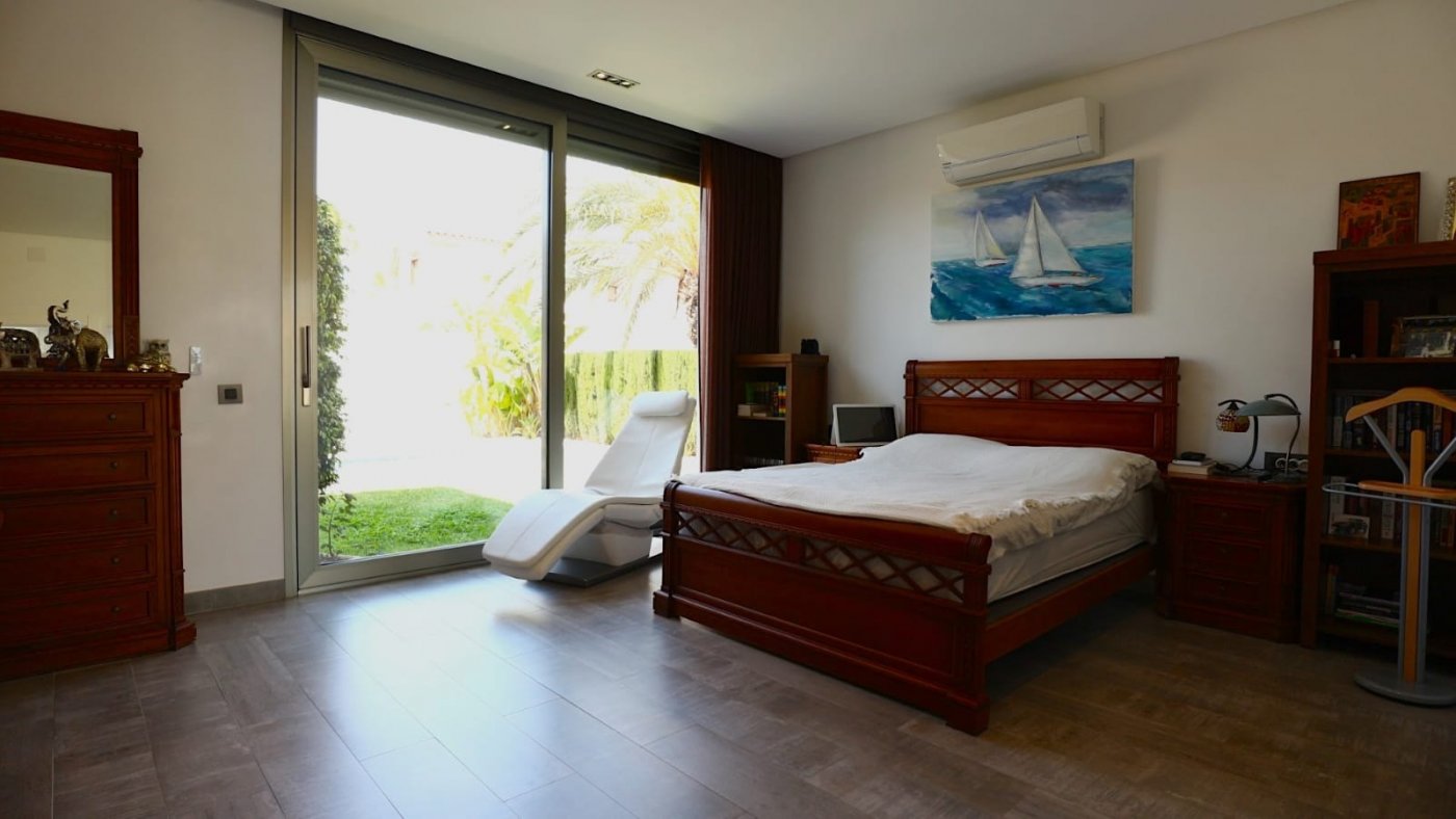 Parking area of the villa in Los Angeles, Torrevieja