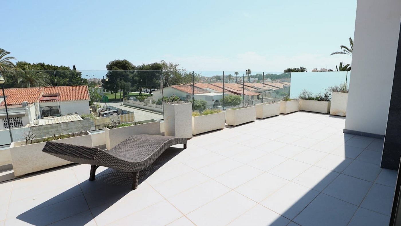 Parking area of the villa in Los Angeles, Torrevieja (view 27)