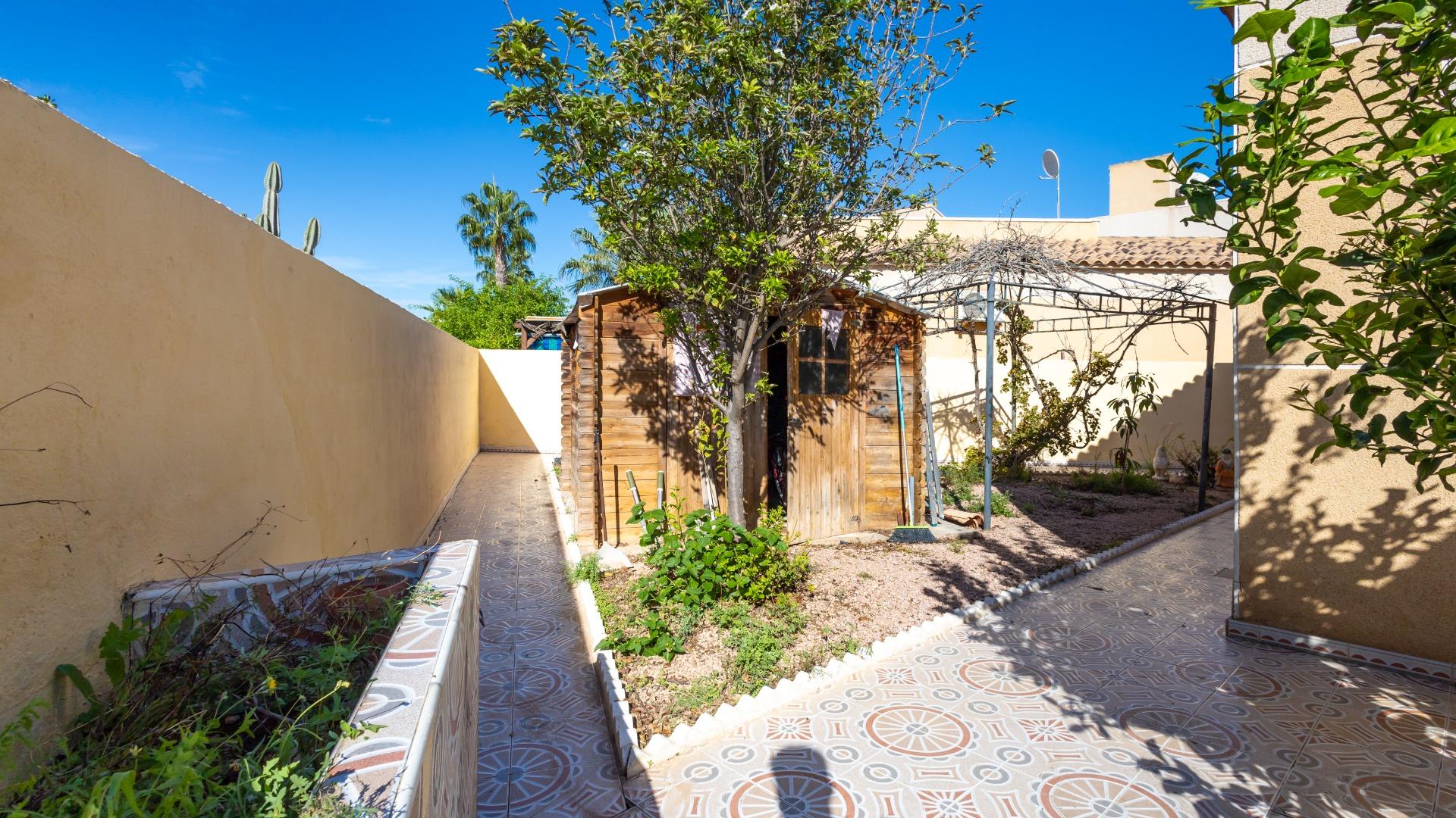 Neighbourhood view of the villa in La Siesta, Torrevieja