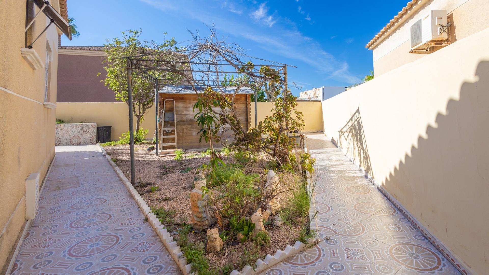 Complex grounds of the villa in La Siesta, Torrevieja