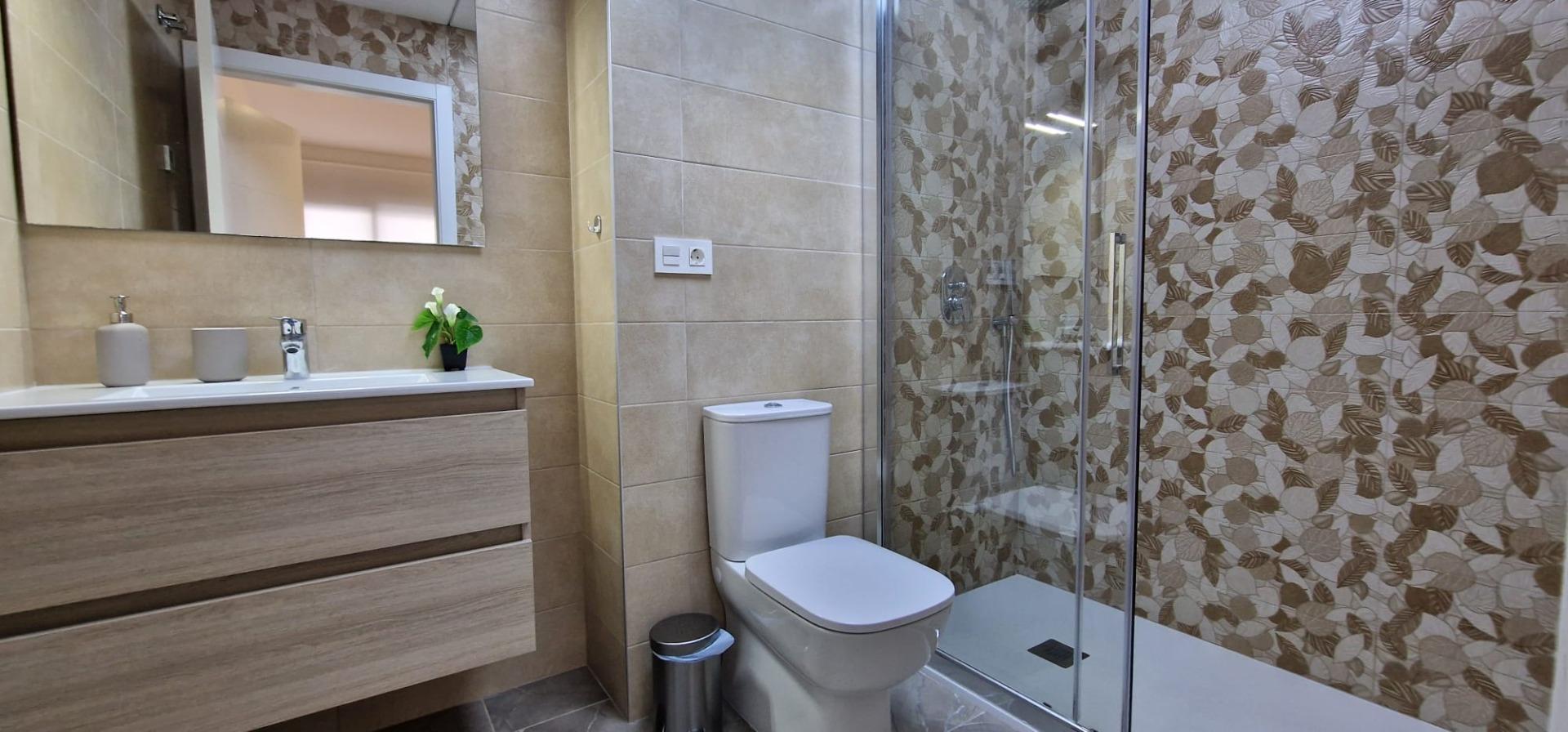 Bedroom in 4-bedroom apartment, Centro