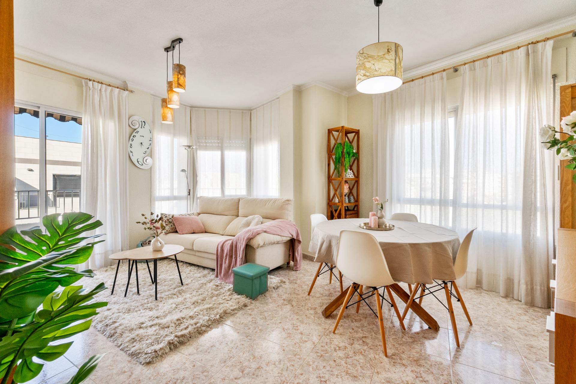 Apartment for sale in Torrevieja, Torrevieja - exterior view of the residential building