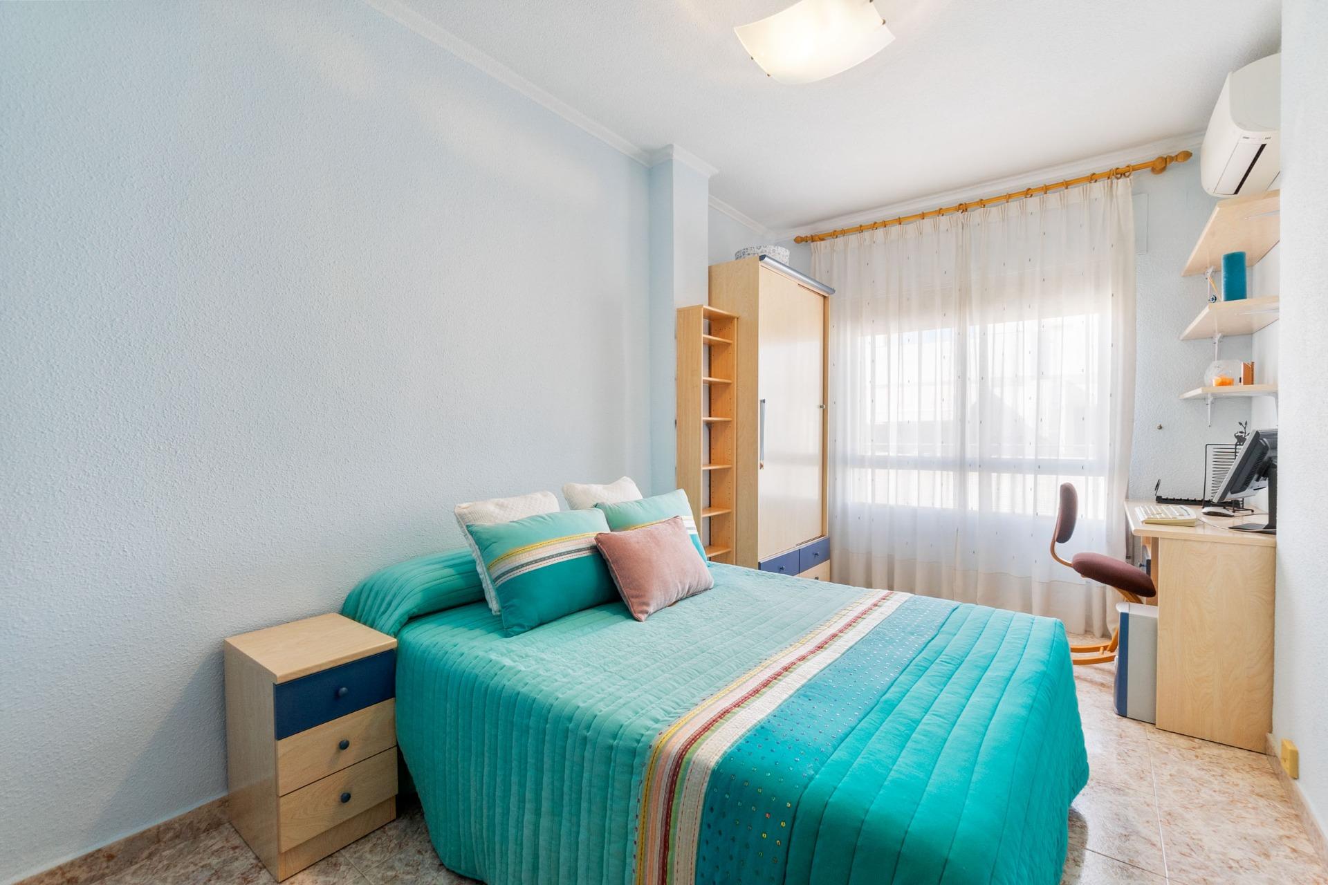 Bedroom in 3-bedroom apartment, Torrevieja