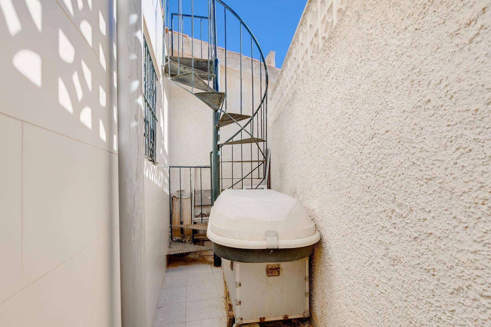 Roof access staircase to the solarium