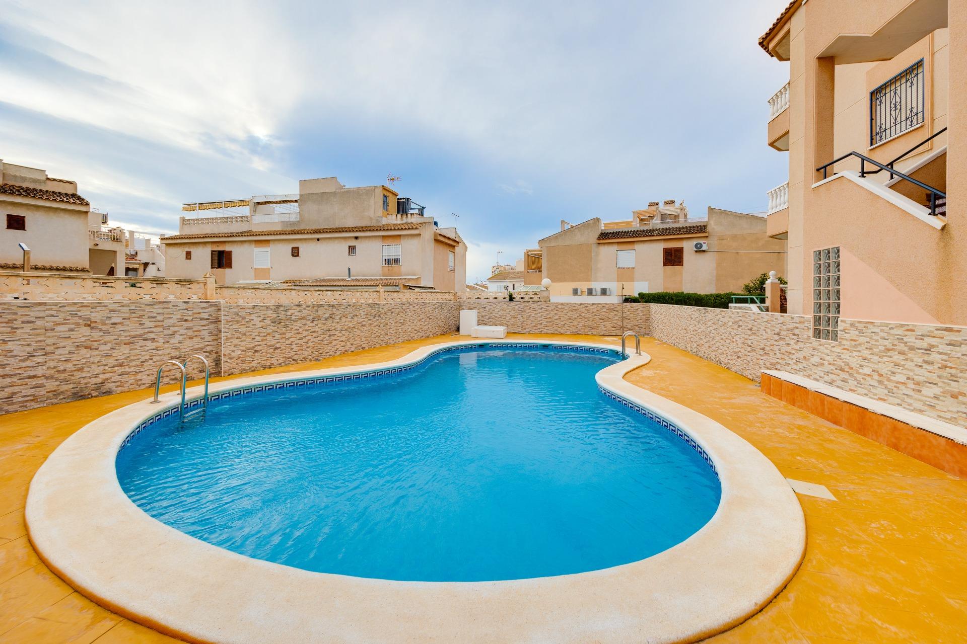 Apartment for sale in Rosaleda-los frutales, Torrevieja - exterior view of the residential building