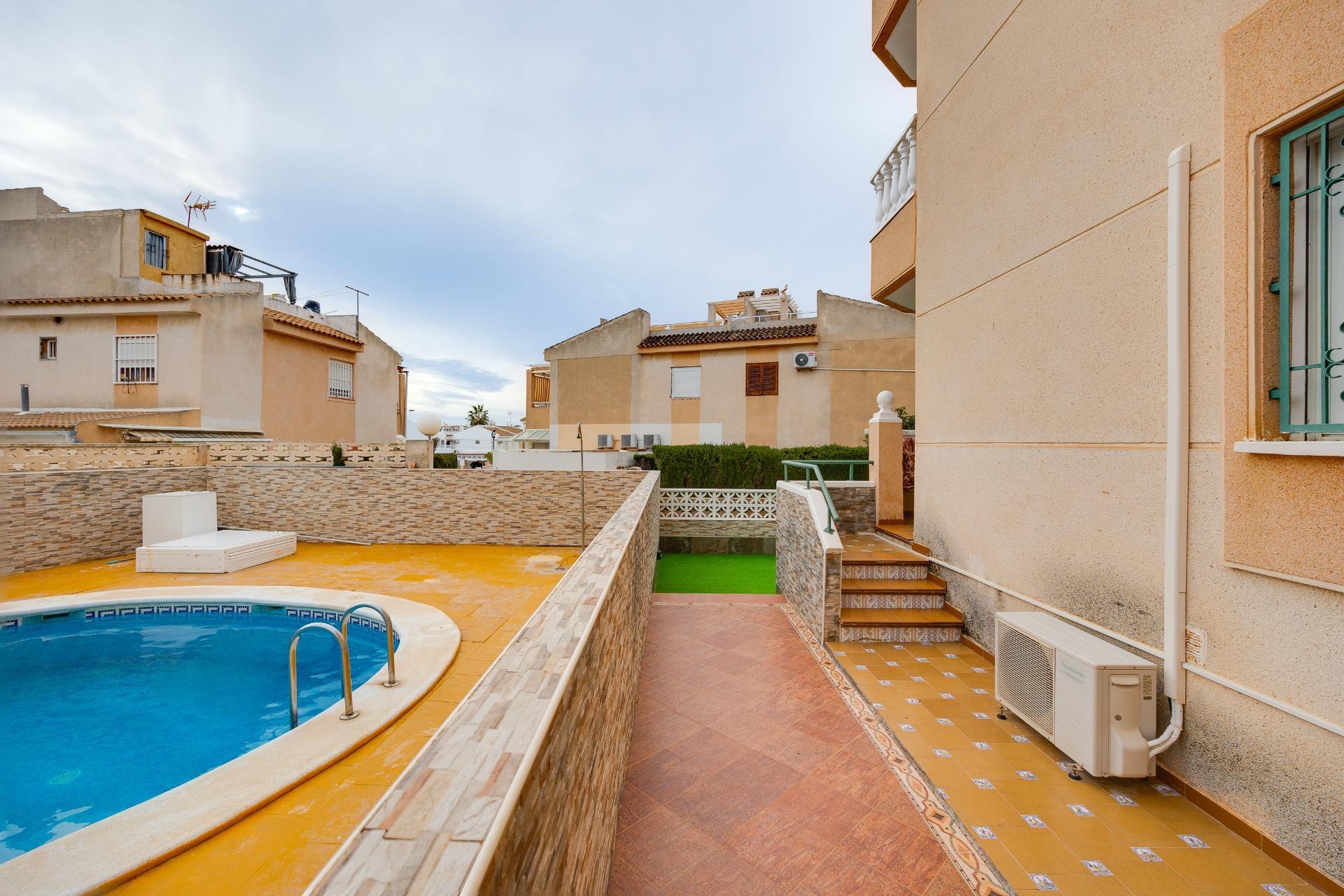 Entrance of the apartment in Rosaleda-los frutales, Torrevieja (view 26)