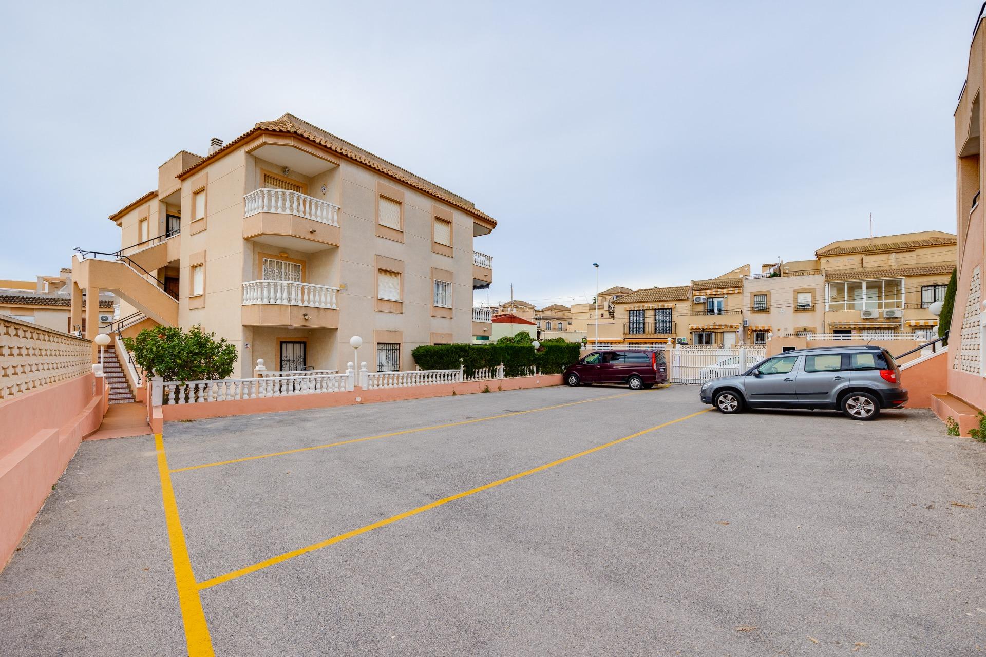 Building detail of the apartment in Rosaleda-los frutales, Torrevieja (view 31)