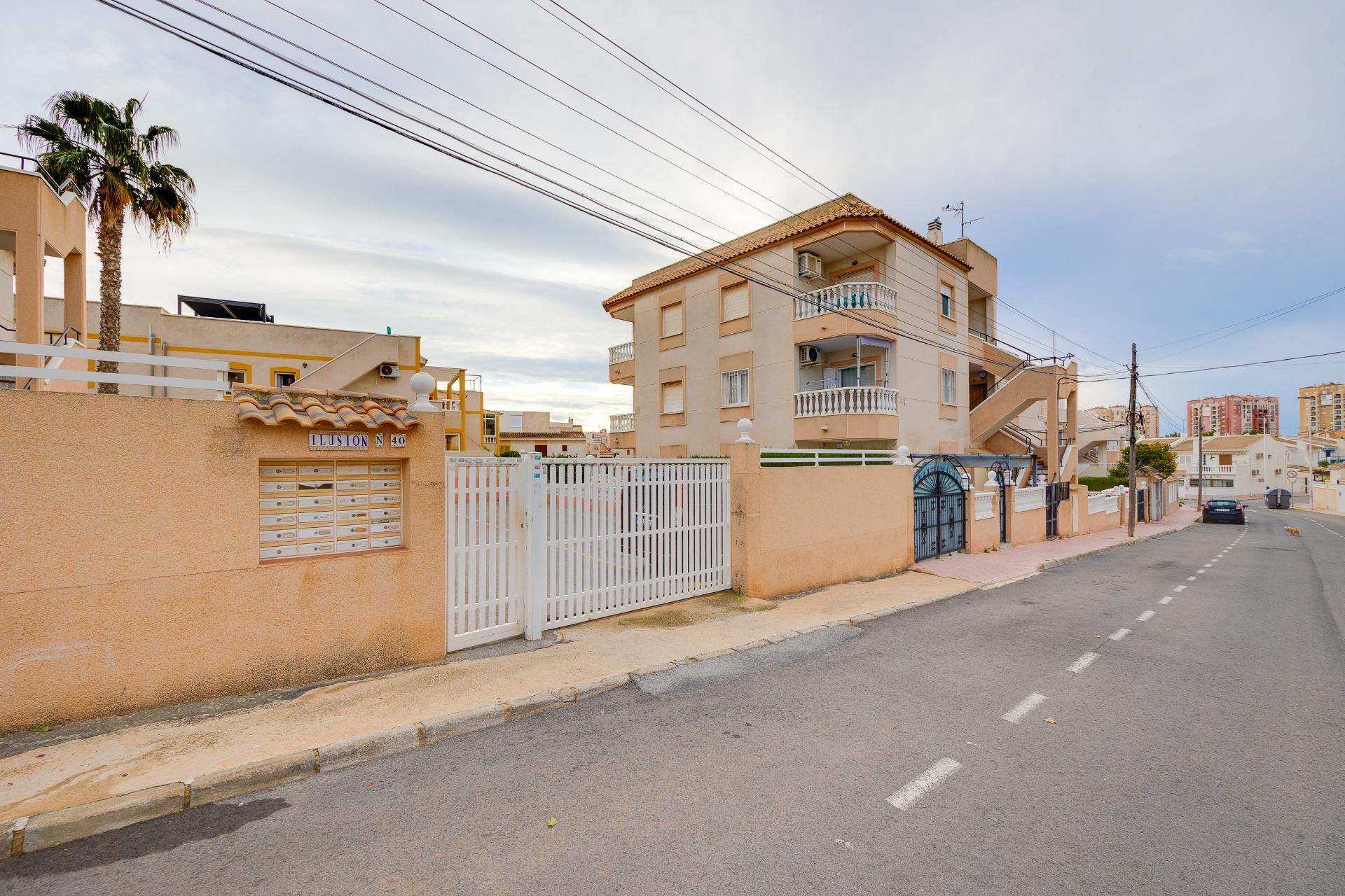 Hallway of the apartment in Rosaleda-los frutales, Torrevieja (view 32)