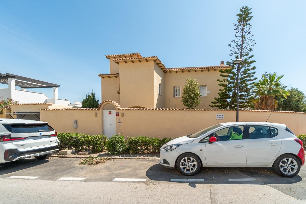 Building detail of the villa in Torrevieja, Torrevieja (view 51)