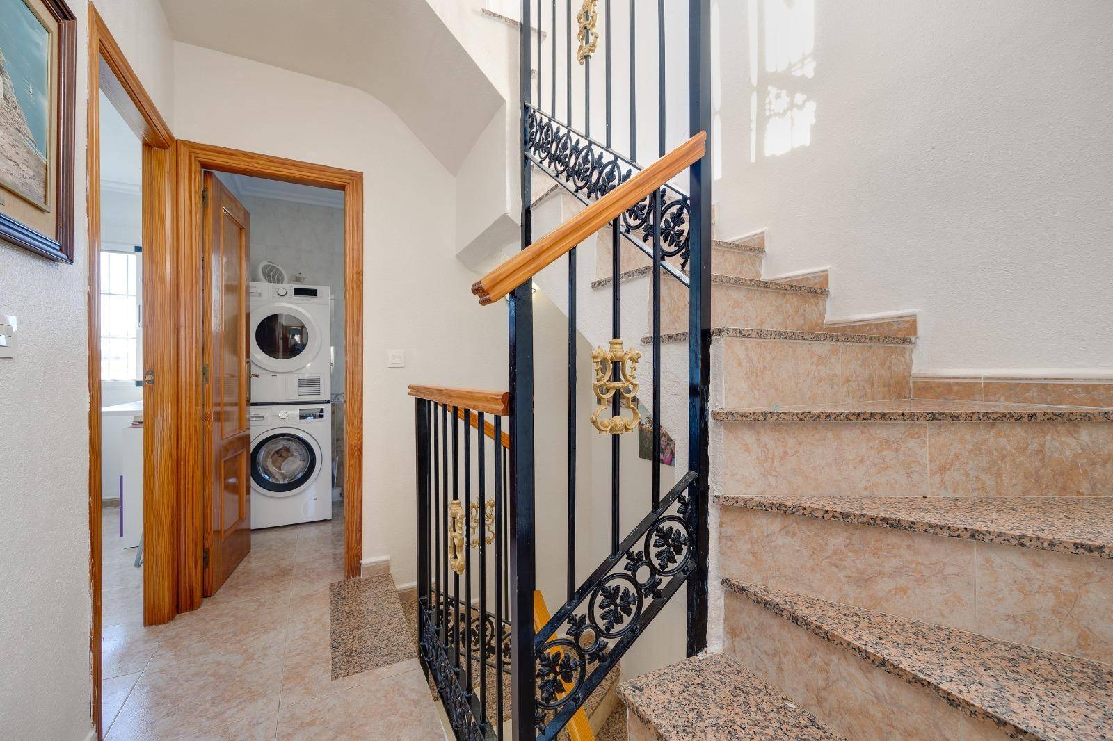 Side passage and patio access