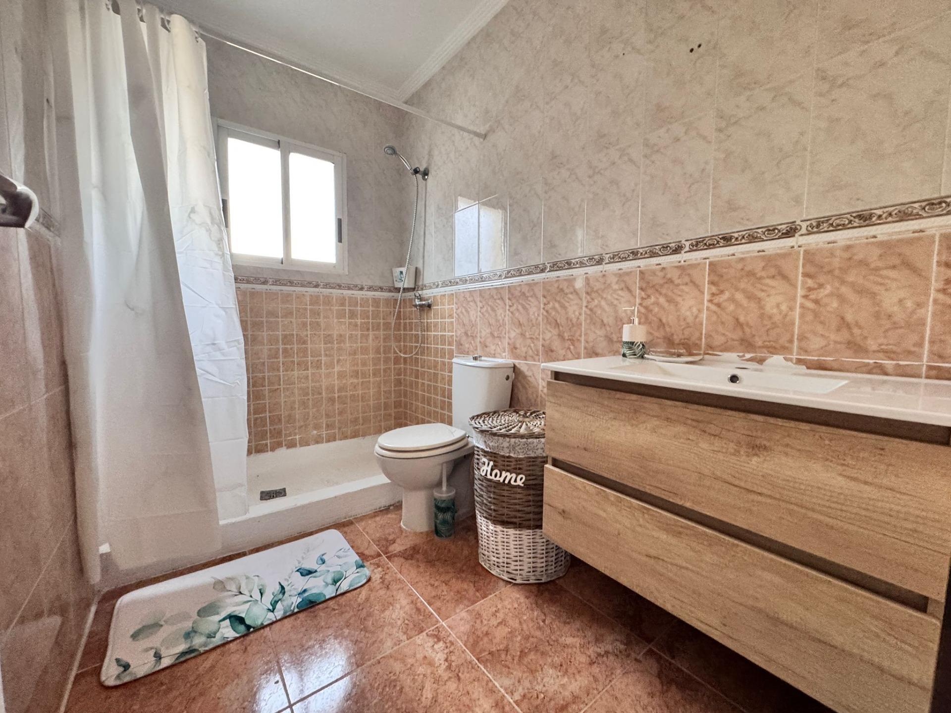 Second bathroom with shower enclosure in villa, Carrefour