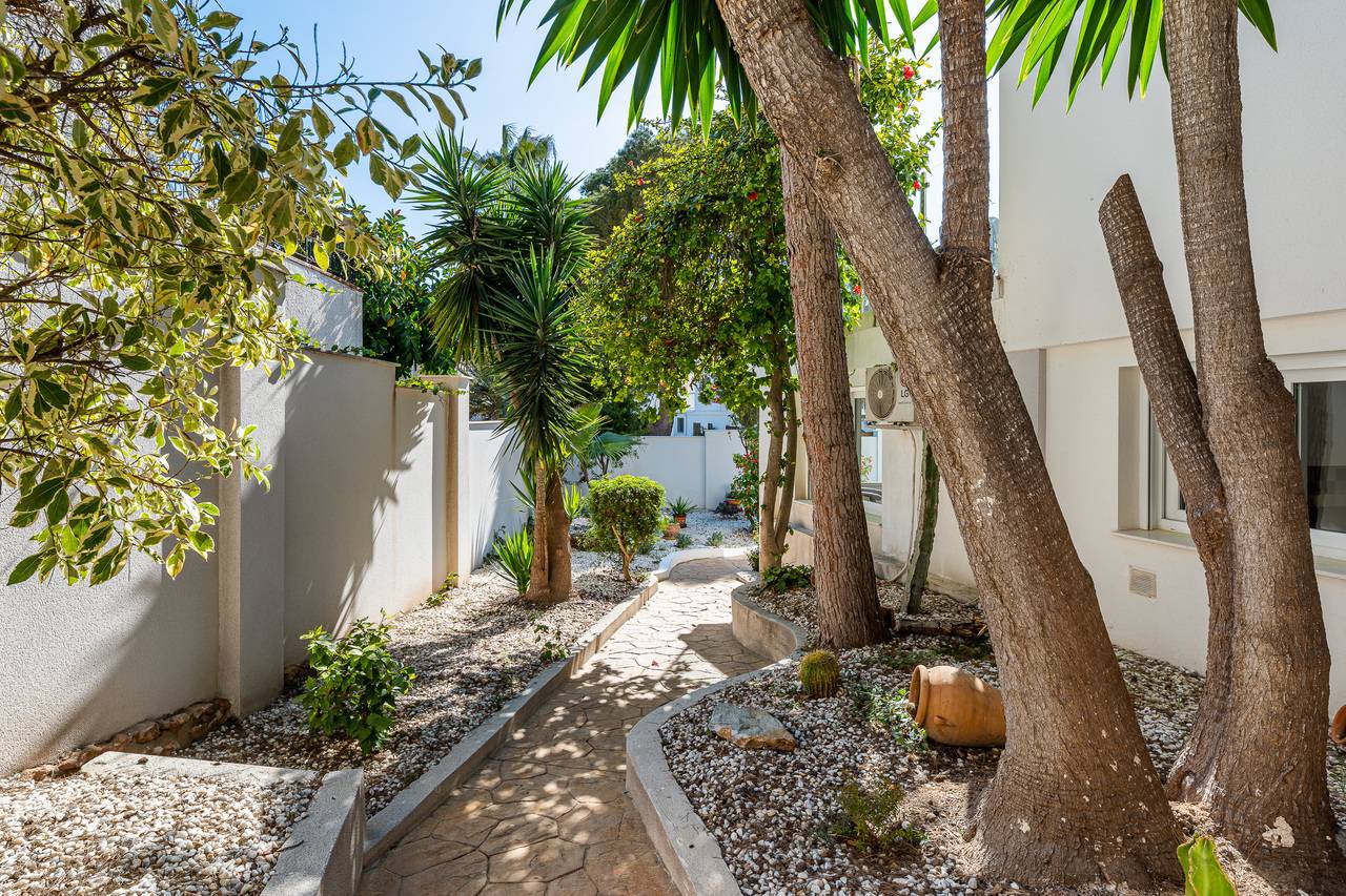 Neighbourhood view of the villa in Campoamor, Orihuela Costa (view 29)