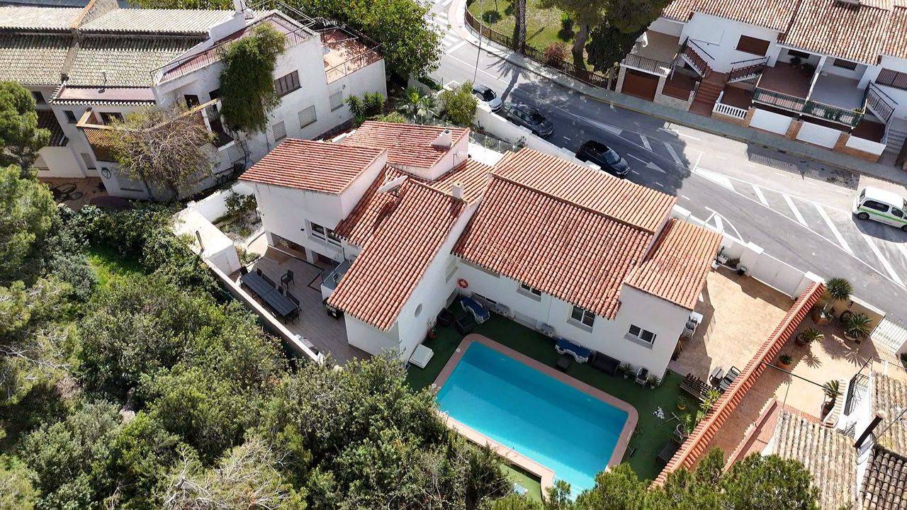 Parking area of the villa in Campoamor, Orihuela Costa (view 37)