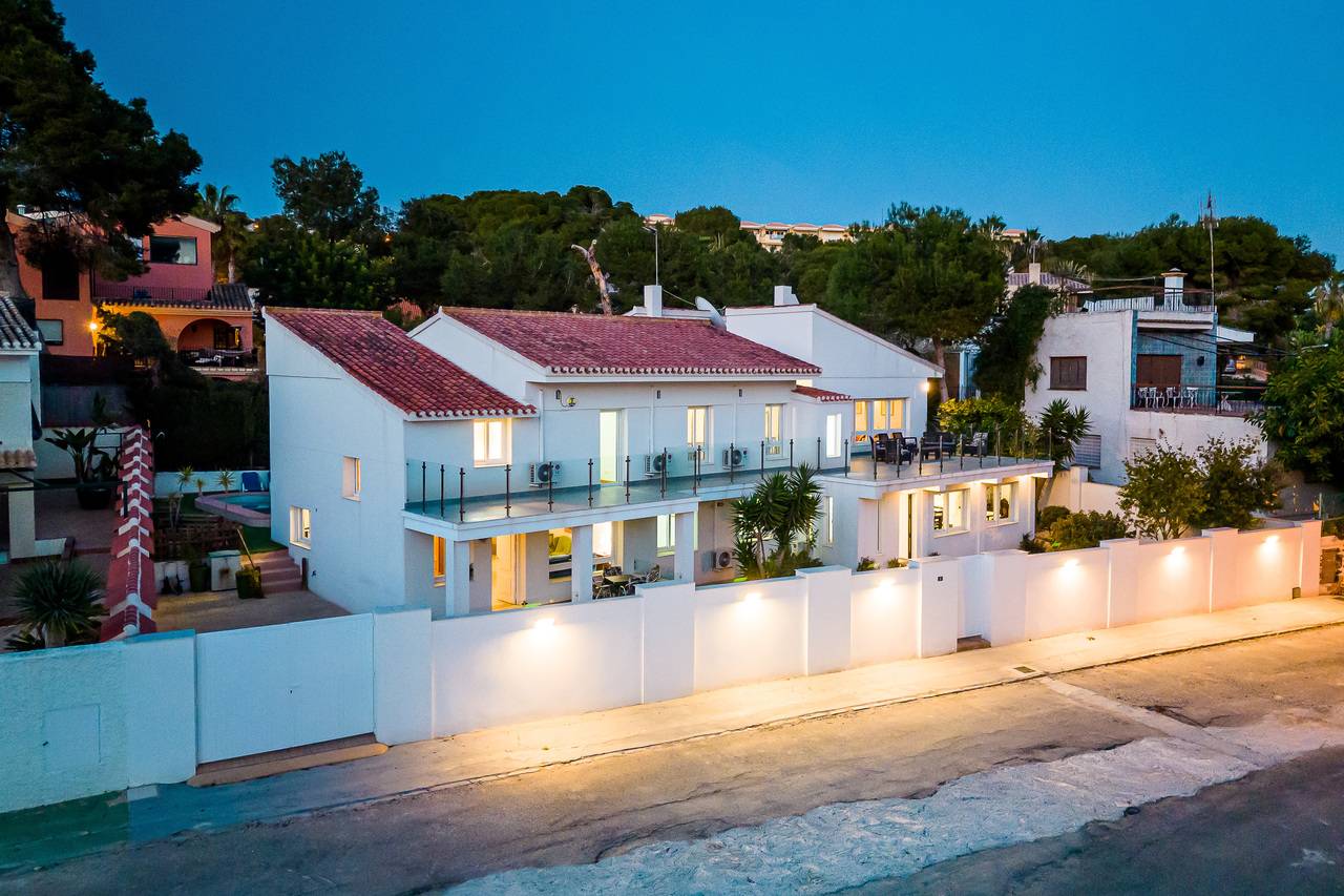 Neighbourhood view of the villa in Campoamor, Orihuela Costa (view 39)