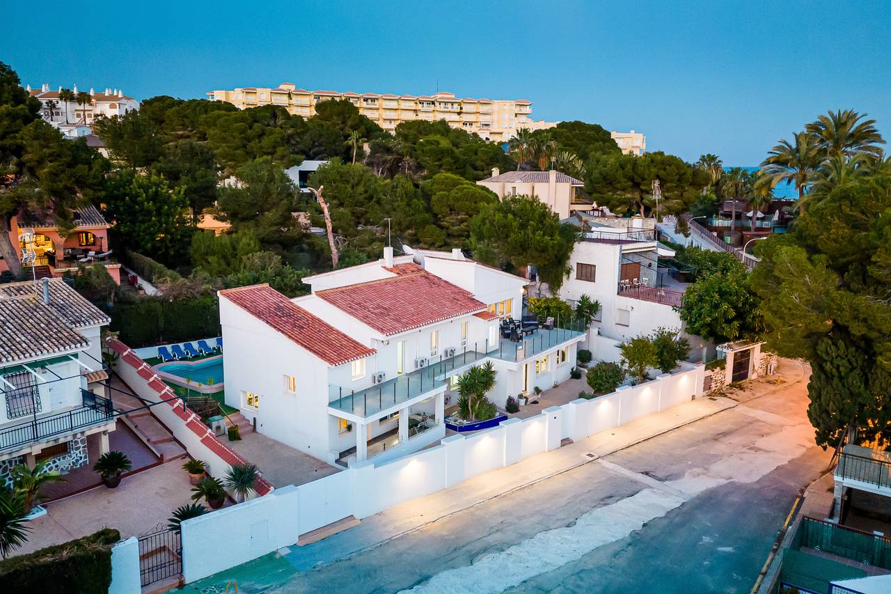 Complex grounds of the villa in Campoamor, Orihuela Costa (view 40)