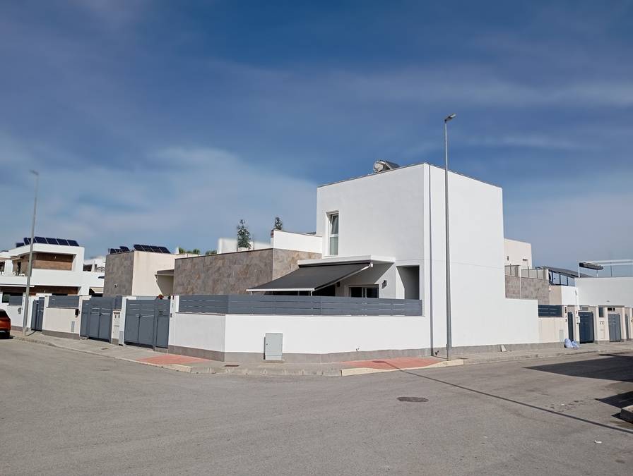 Villa for sale in Comunidad valenciana, Daya Vieja - exterior view of the residential building