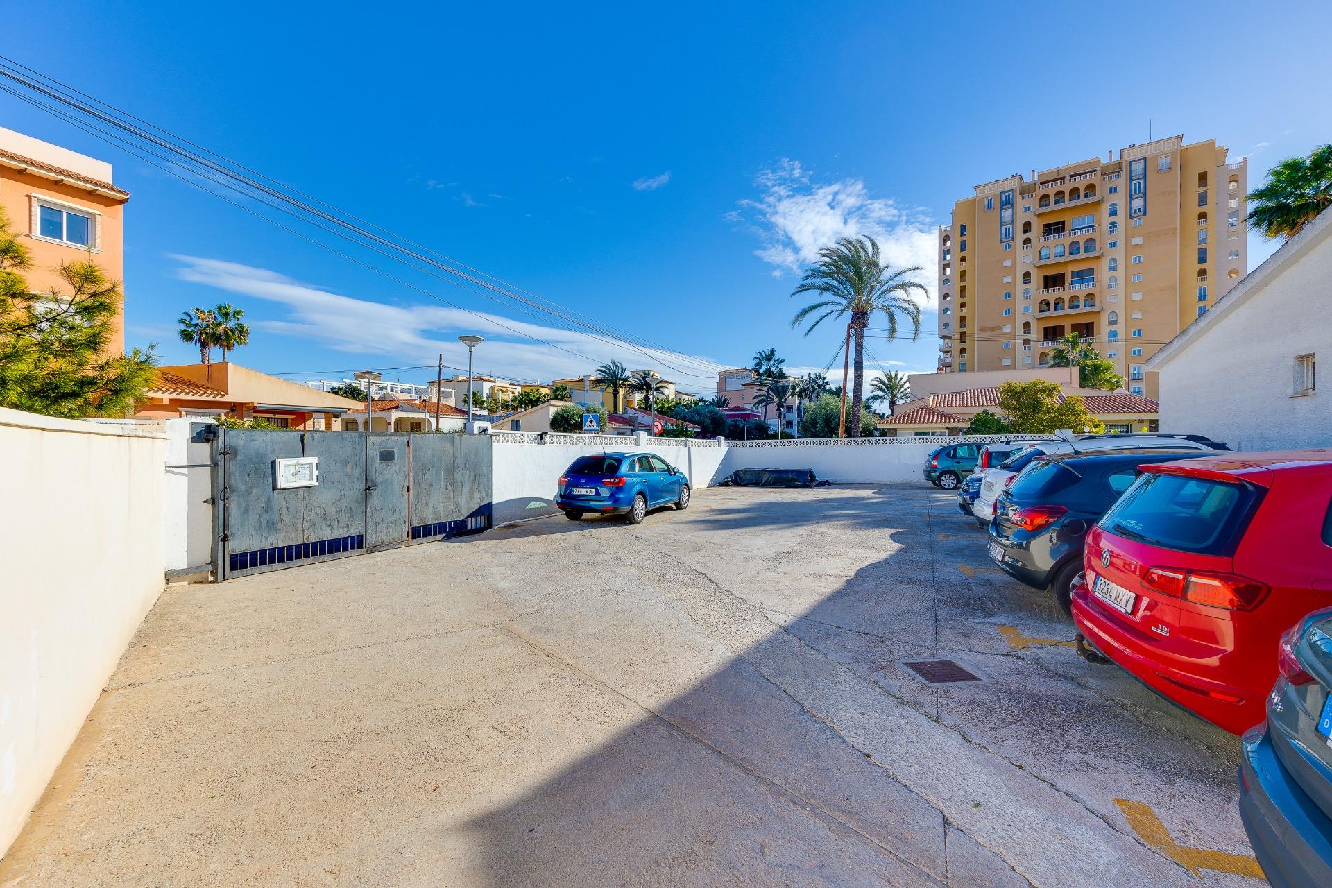 Building detail of the villa in Playa de los Locos, Torrevieja (view 41)