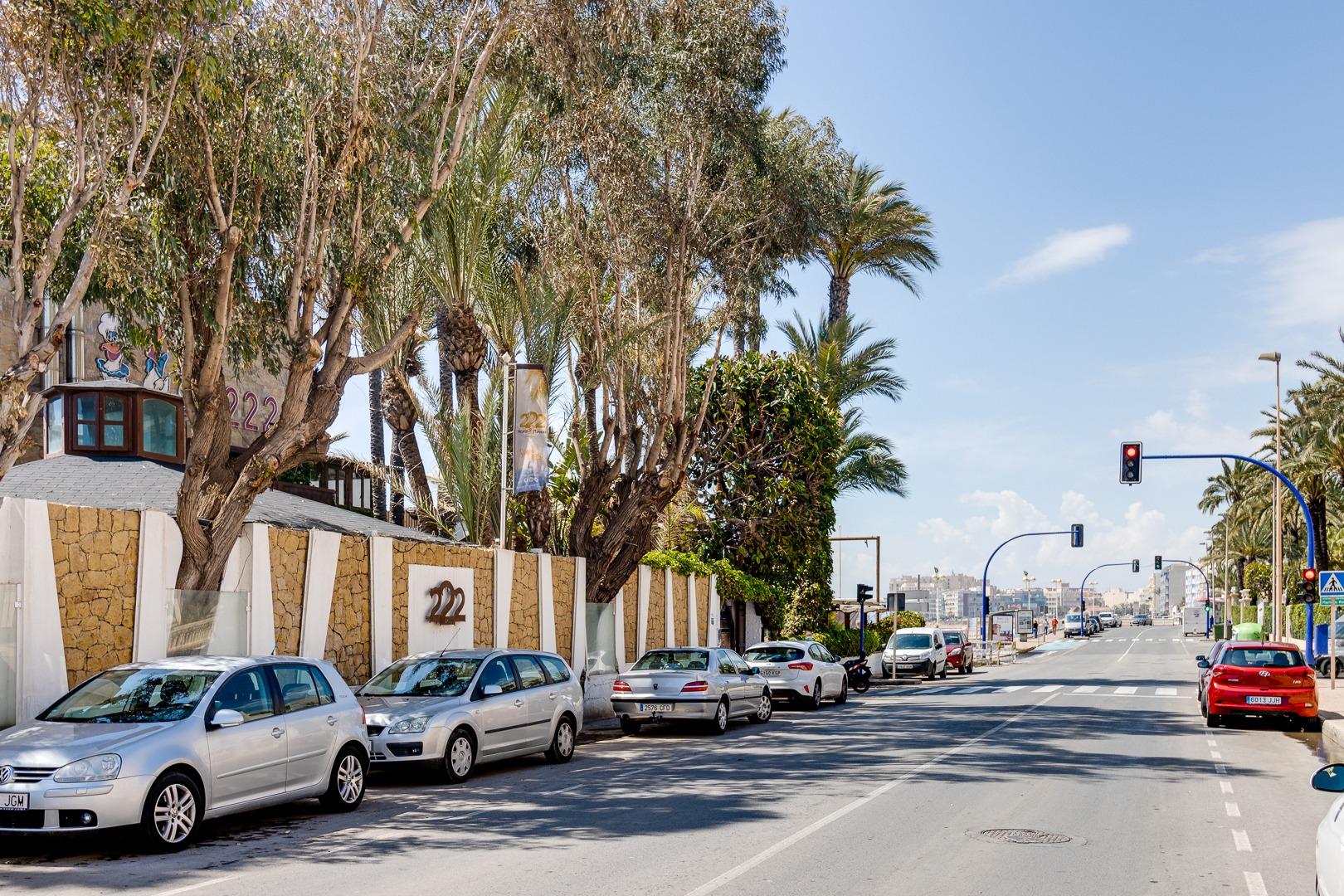 Street view of the villa in Playa de los Locos, Torrevieja (view 48)
