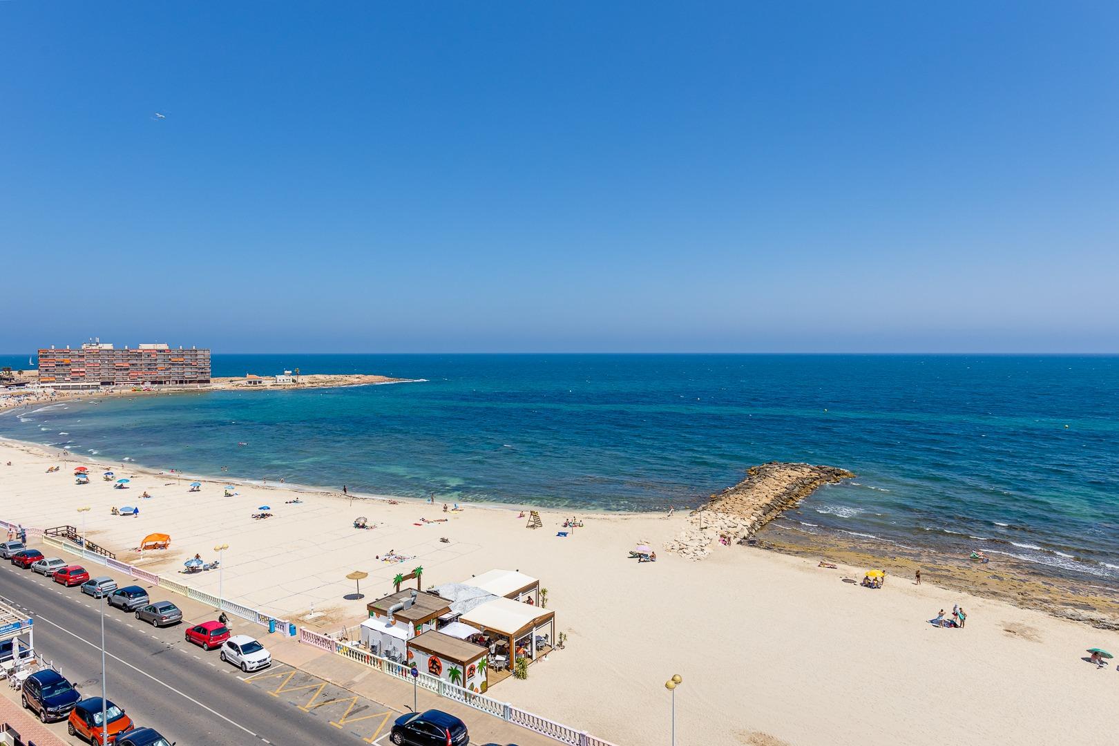 Neighbourhood view of the villa in Playa de los Locos, Torrevieja (view 49)