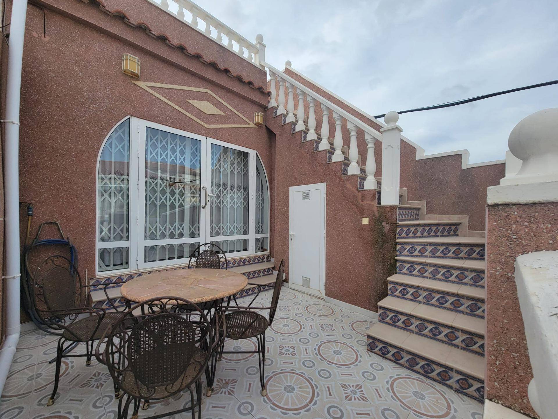 Villa for sale in La Siesta, Torrevieja - exterior view of the residential building